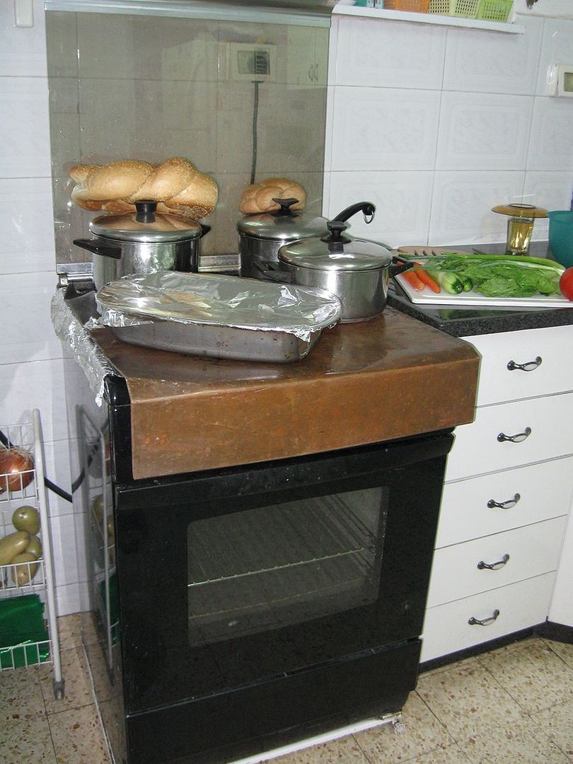 A Blech to Sabbath, on which pots are placed for heating